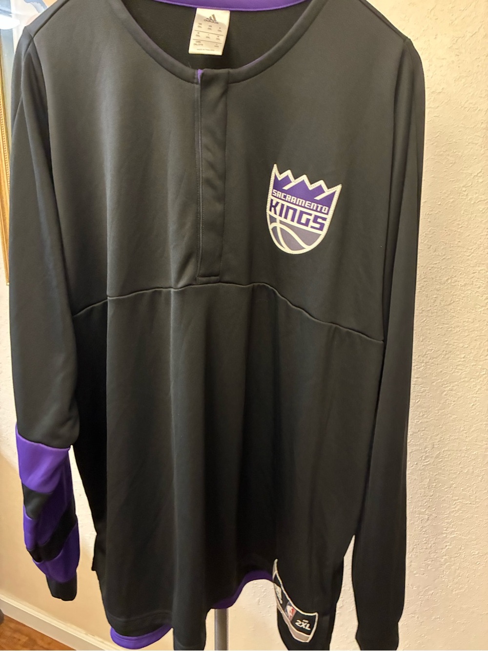 Sacramento Kings Men’s Long-Sleeve Shirt
